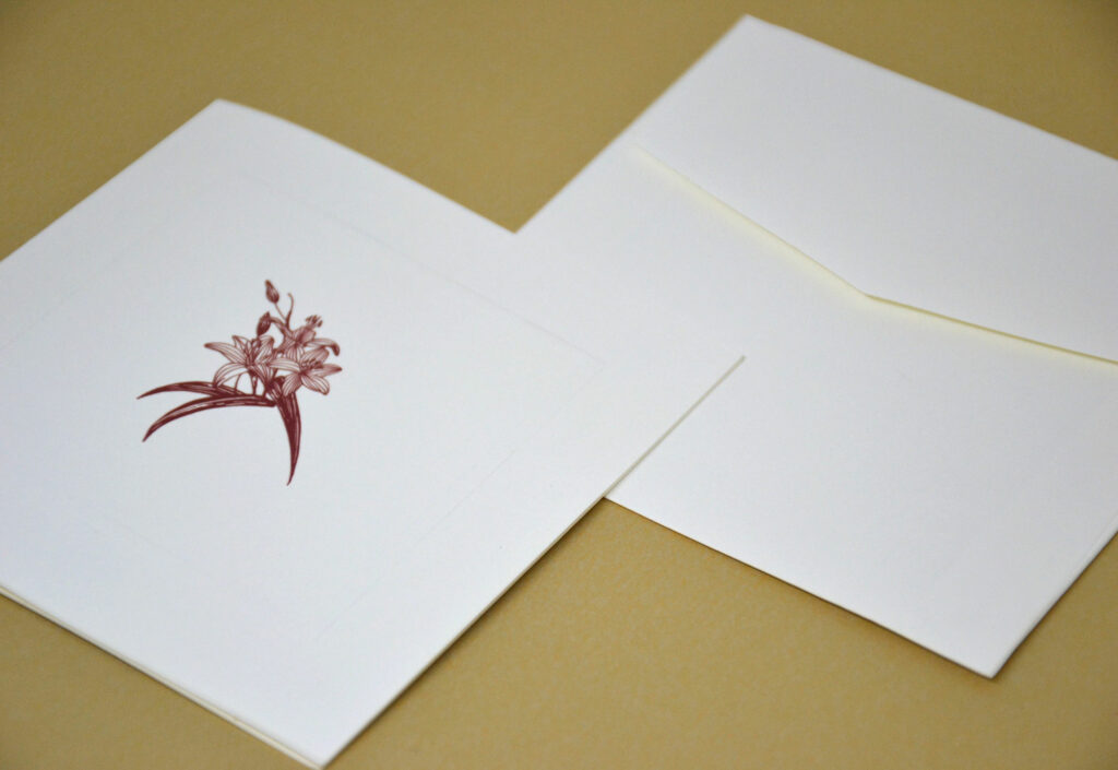 Notelet : Burgundy Flower 1 – Intouch Stationery Singapore